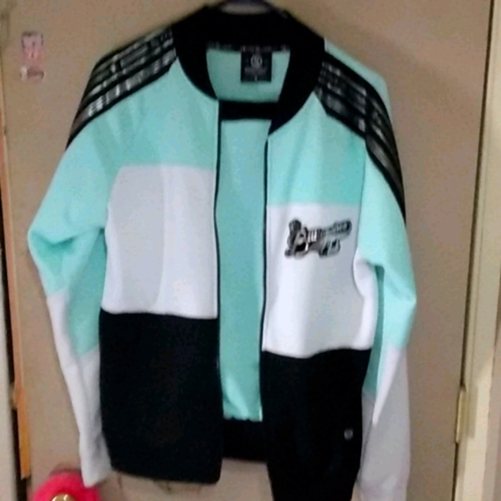 Two-piece women's jogging suit